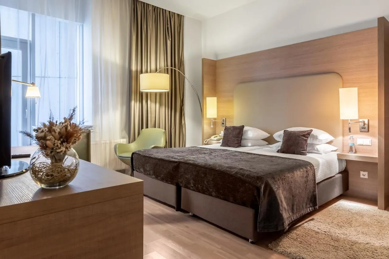 Ramada Encore Kijów 4*,